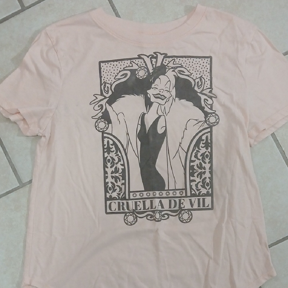 *MUST BE BUNDLED*VILLIANS Womens Size M Baby Pink Cruella De Vil Novelty T-Shirt
